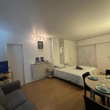 Appartement Des Champs Elysees Paris Luaran gambar