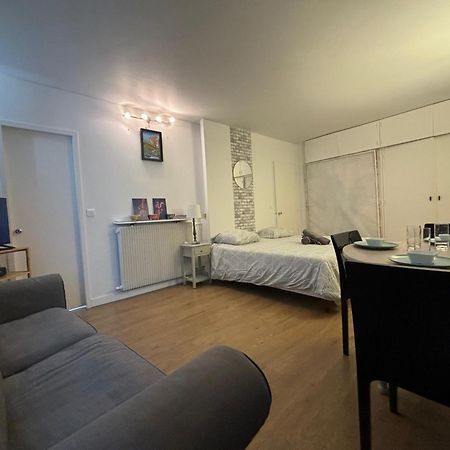 Appartement Des Champs Elysees Paris Luaran gambar